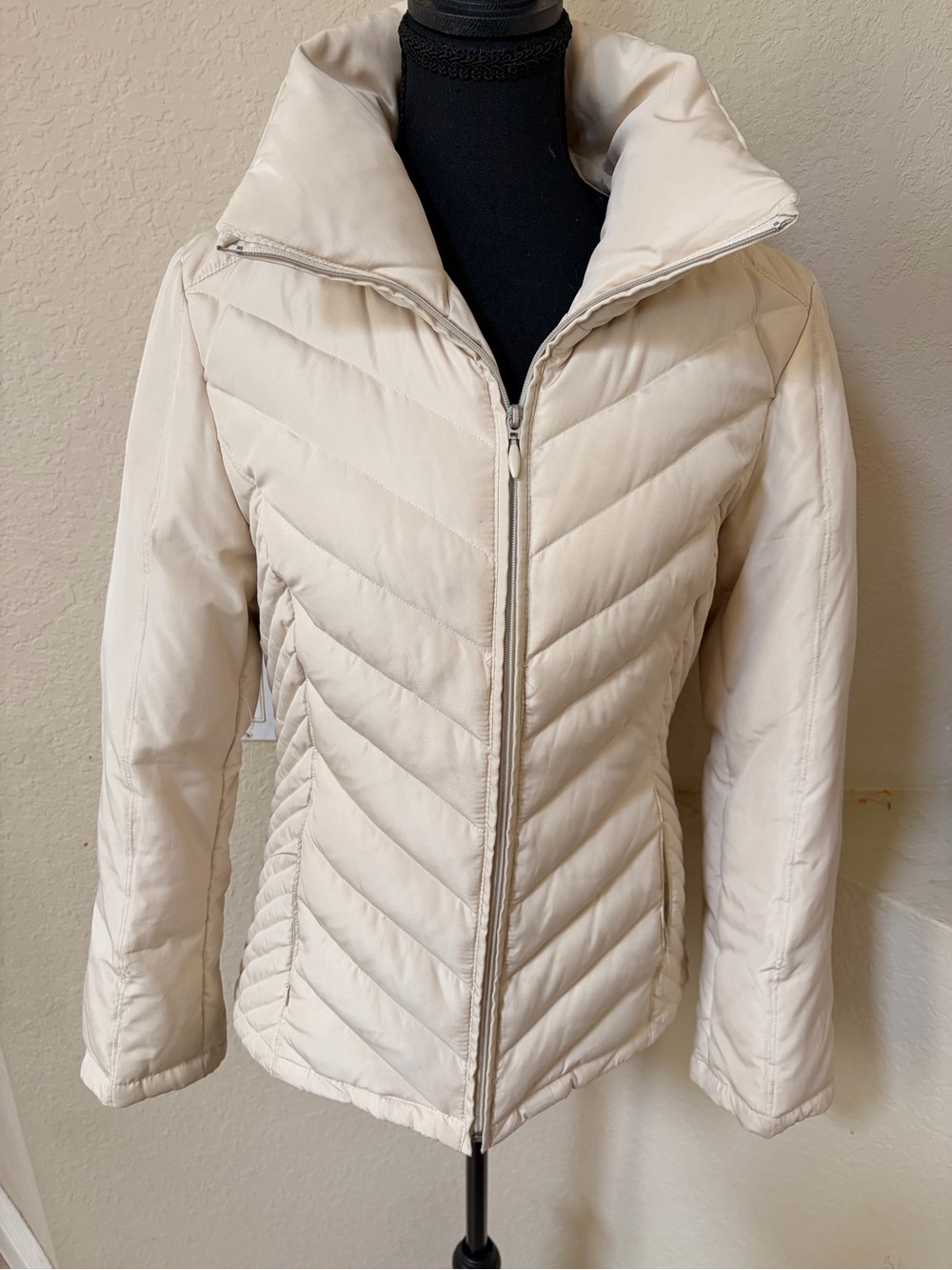 Kenneth Cole Reaction Women's Cream Chevron Quilted Puffer Jacket